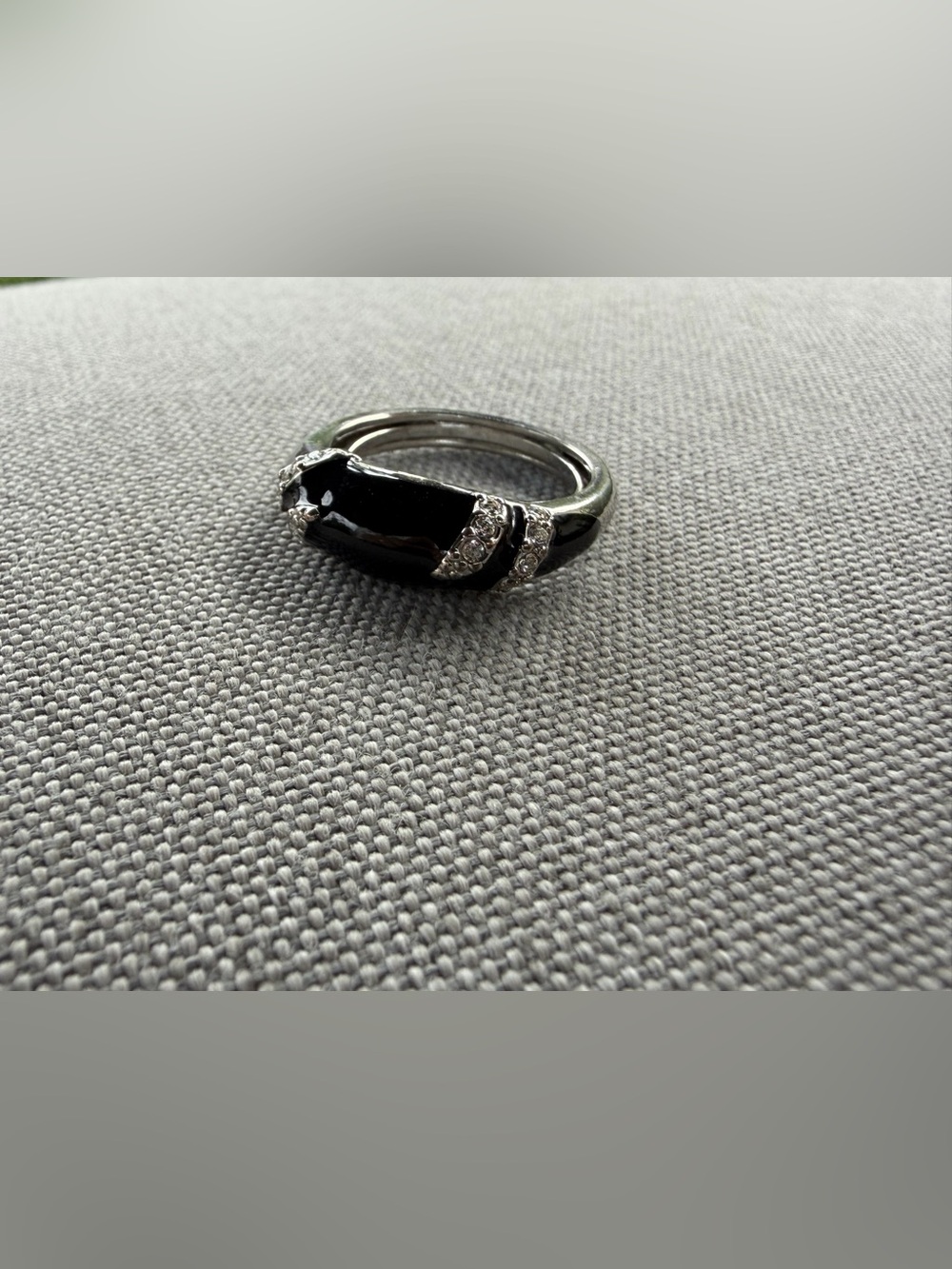 Vintage Avon Silver Ring w/ Black Gemstone - Picture 6 of 10